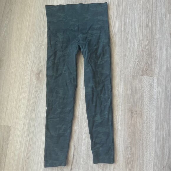 SPANX Camo Leggings Look At Me Now Seamless High Rise Size Large - Picture 1 of 9
